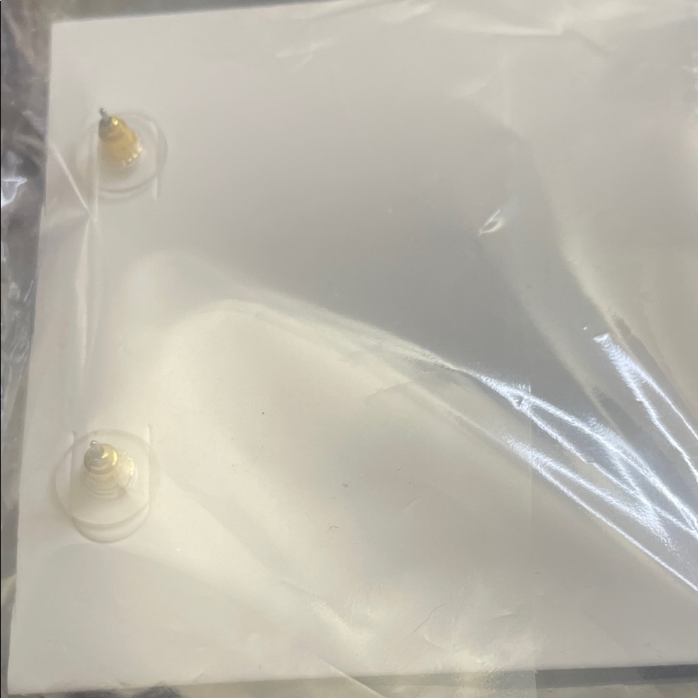 NWT Elegant “Touch Down” Drop Pierced Earrings - Picture 4 of 4